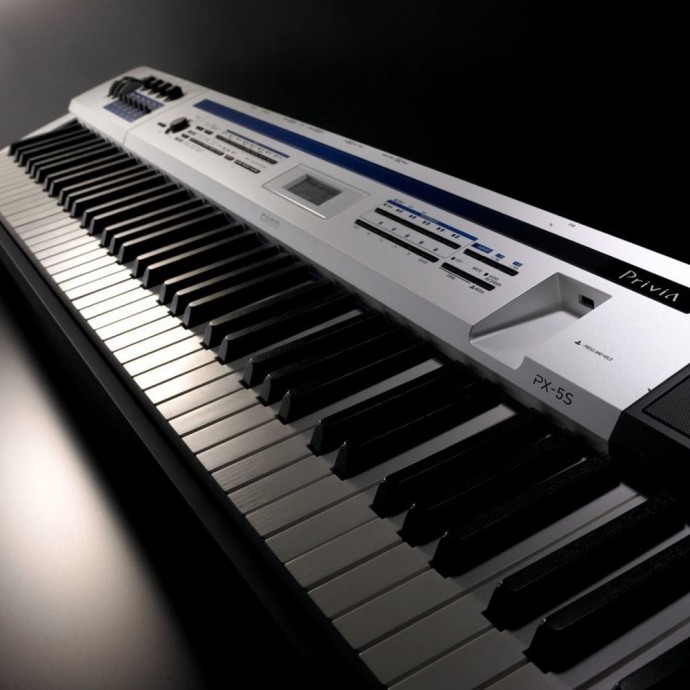 Piano Digital Privia PX5 88 teclas, Tri-sensor II, polif 256, 350 melodias, efectos digitales